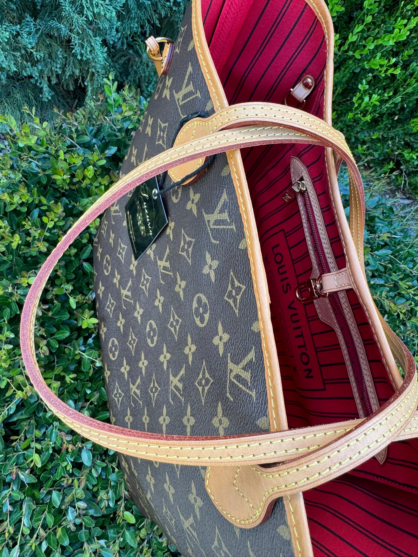 Louis Vuitton Neverfull MM in Monogram Canvas with Cerise Interior