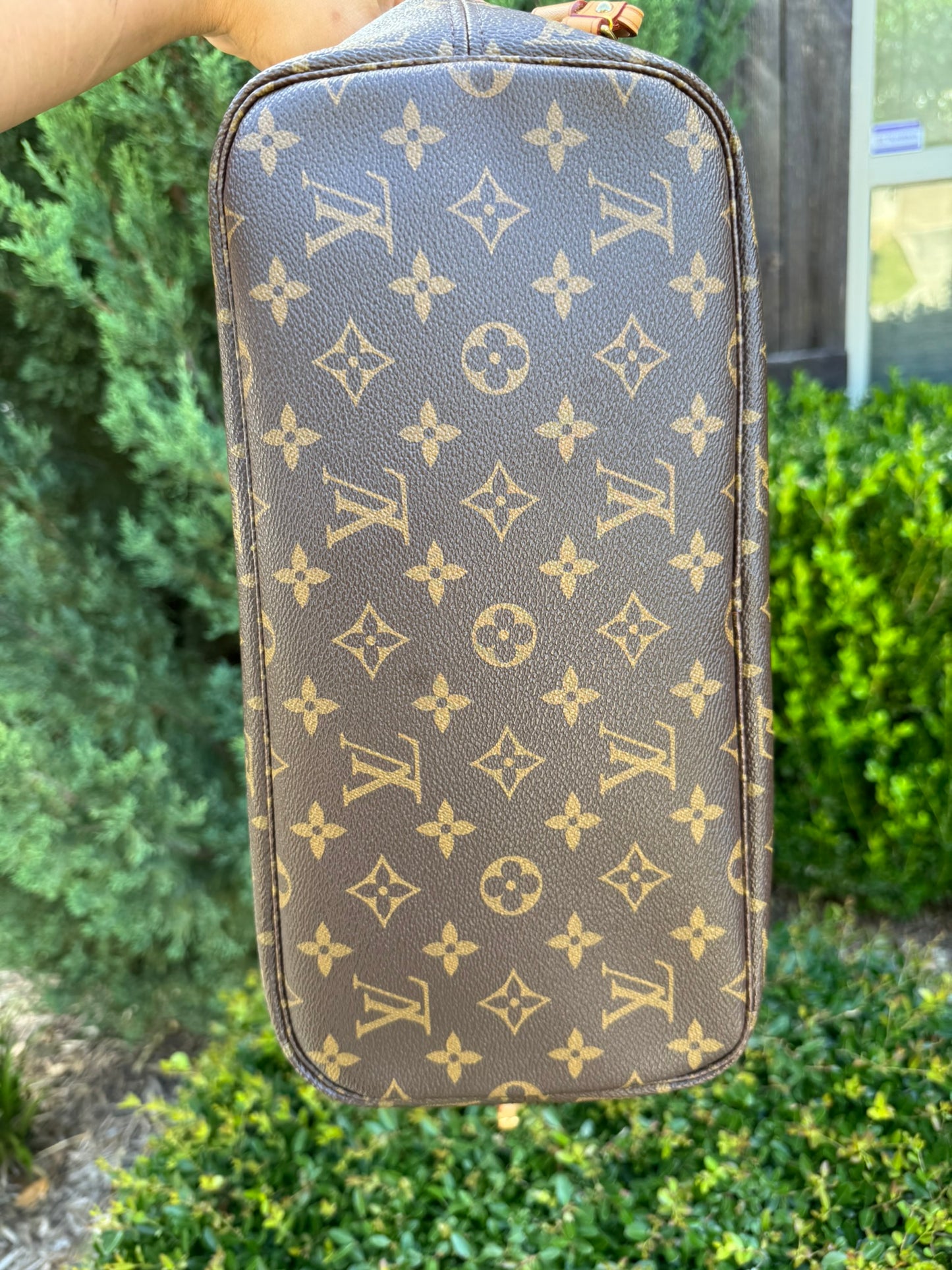Louis Vuitton Neverfull MM in Monogram Canvas with Cerise Interior