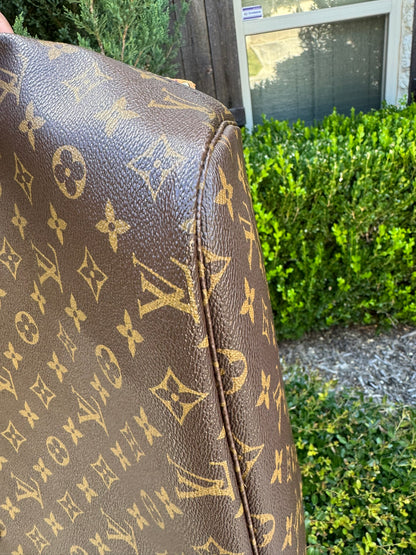 Louis Vuitton Neverfull MM in Monogram Canvas with Cerise Interior