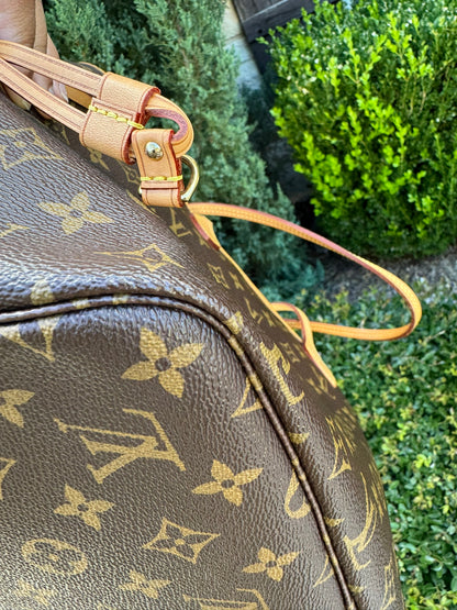 Louis Vuitton Neverfull MM in Monogram Canvas with Cerise Interior