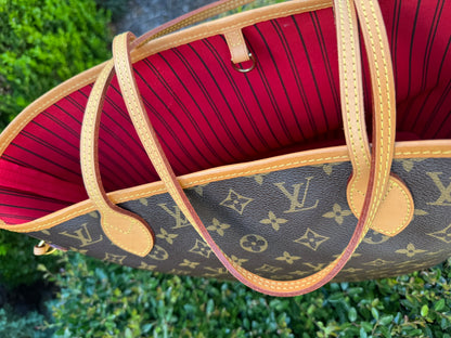 Louis Vuitton Neverfull MM in Monogram Canvas with Cerise Interior