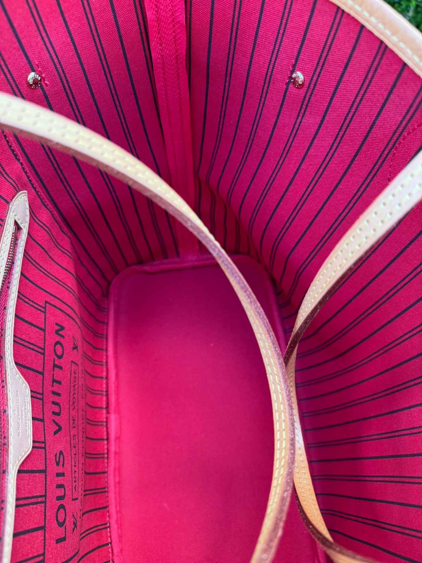 Louis Vuitton Neverfull MM in Monogram Canvas with Cerise Interior