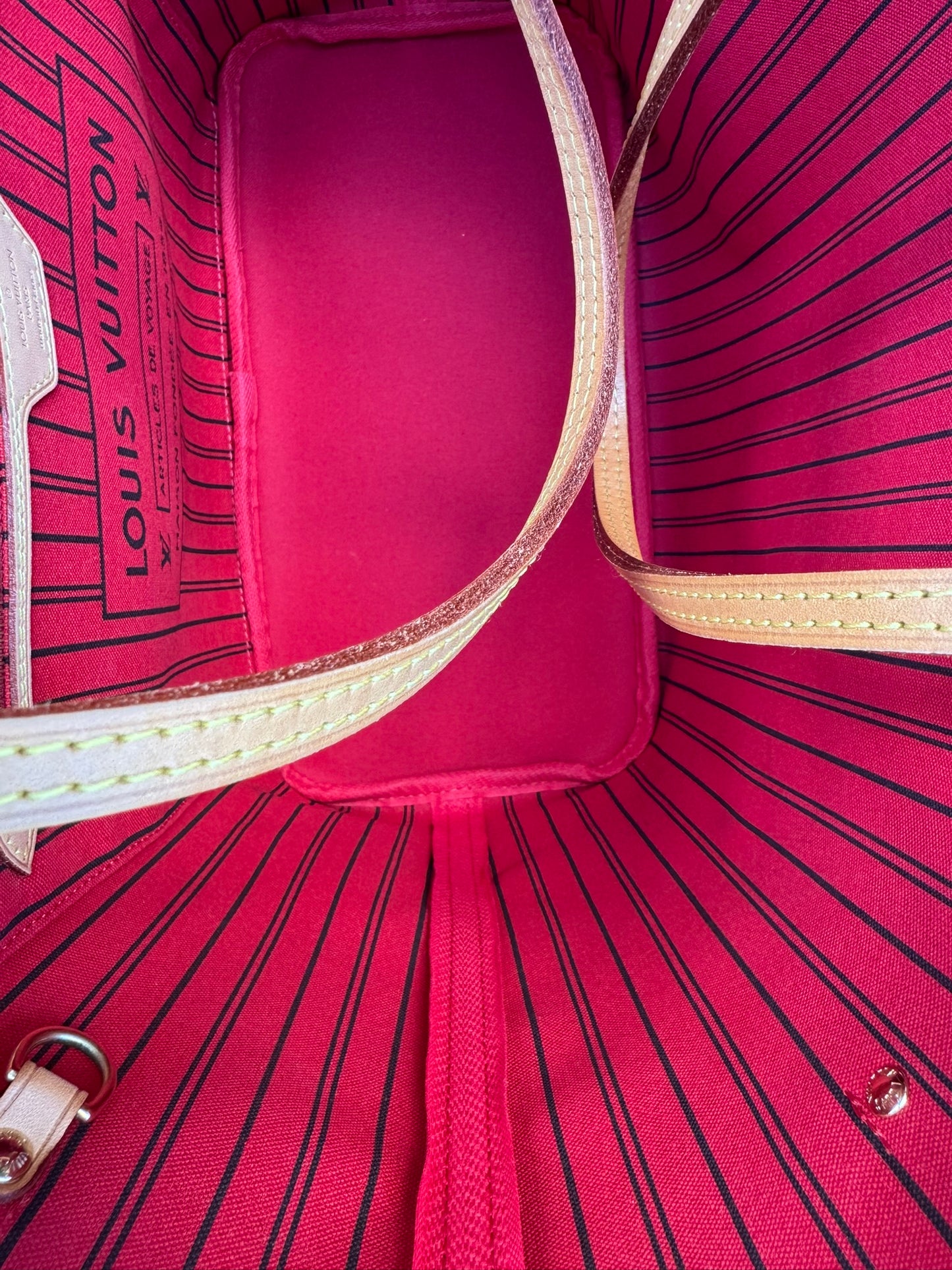 Louis Vuitton Neverfull MM in Monogram Canvas with Cerise Interior