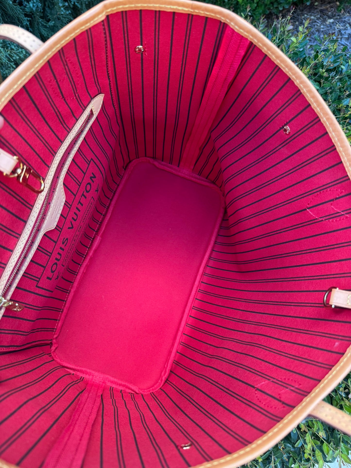 Louis Vuitton Neverfull MM in Monogram Canvas with Cerise Interior