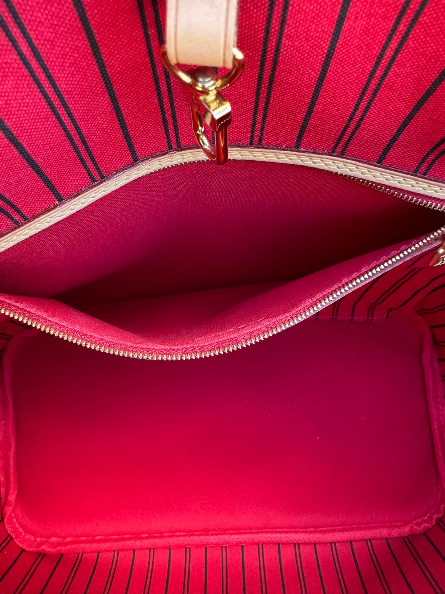 Louis Vuitton Neverfull MM in Monogram Canvas with Cerise Interior