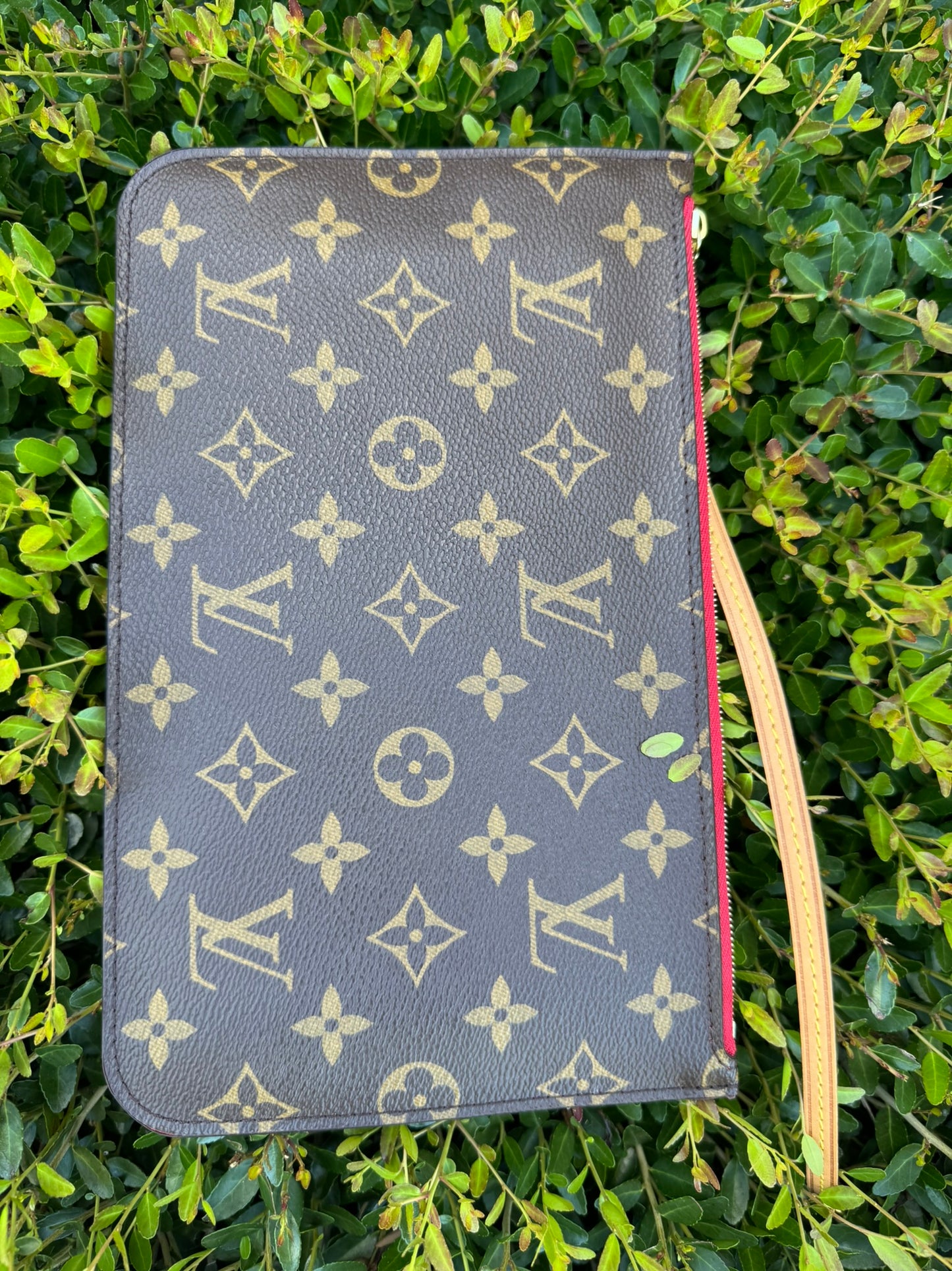 Louis Vuitton Neverfull MM in Monogram Canvas with Cerise Interior