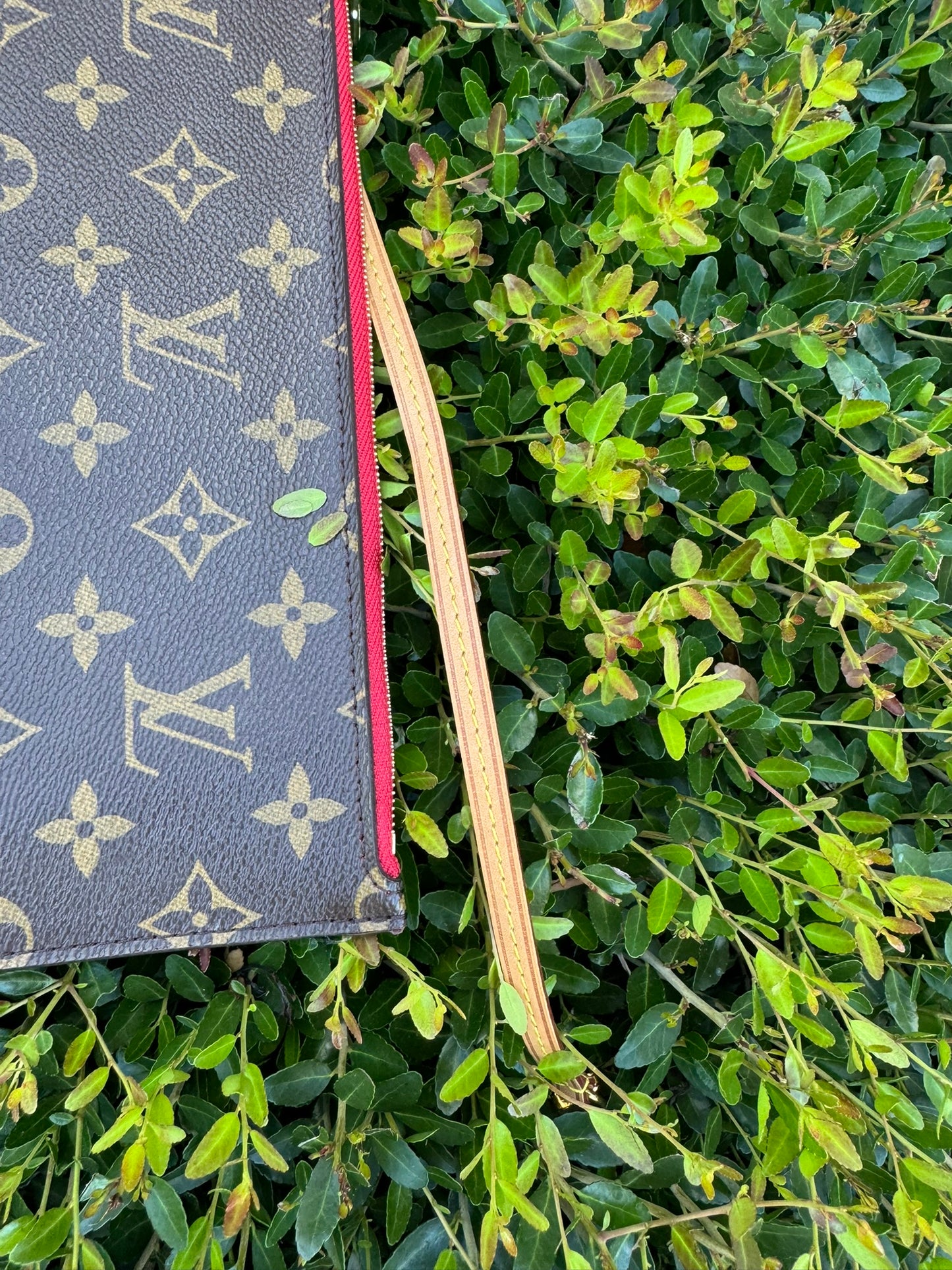 Louis Vuitton Neverfull MM in Monogram Canvas with Cerise Interior