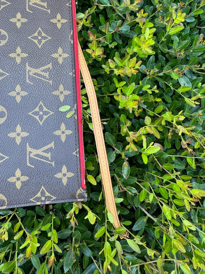 Louis Vuitton Neverfull MM in Monogram Canvas with Cerise Interior