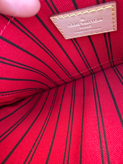 Louis Vuitton Neverfull MM in Monogram Canvas with Cerise Interior