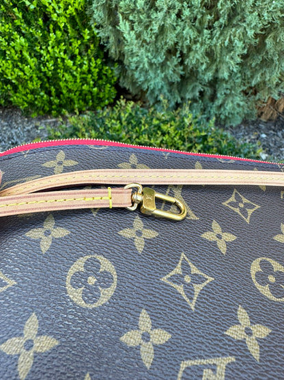Louis Vuitton Neverfull MM in Monogram Canvas with Cerise Interior