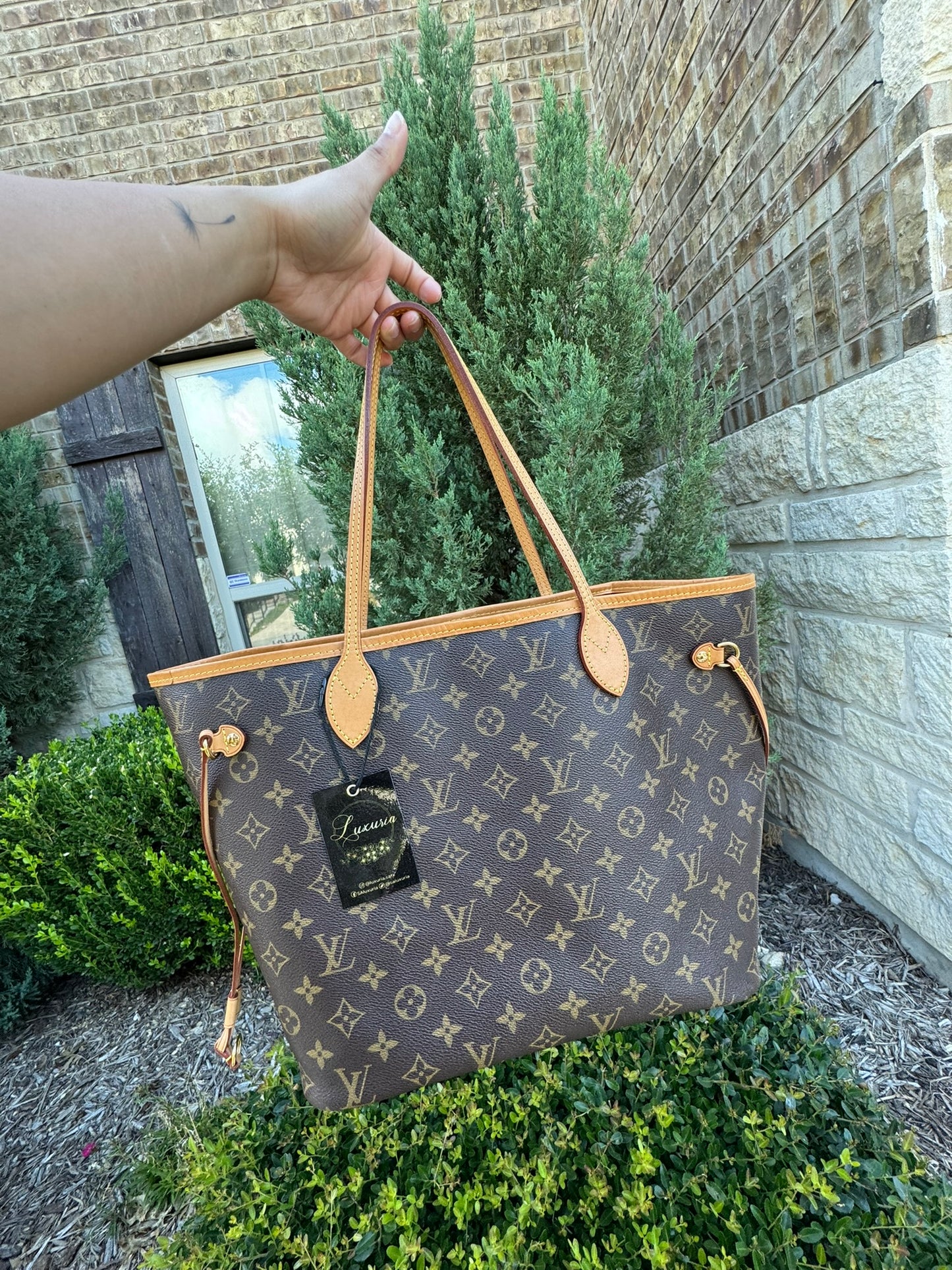 Louis Vuitton Neverfull MM in Monogram Canvas with Cerise Interior