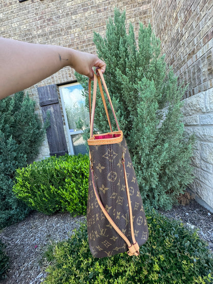 Louis Vuitton Neverfull MM in Monogram Canvas with Cerise Interior