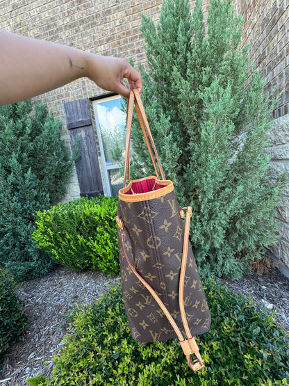 Louis Vuitton Neverfull MM in Monogram Canvas with Cerise Interior