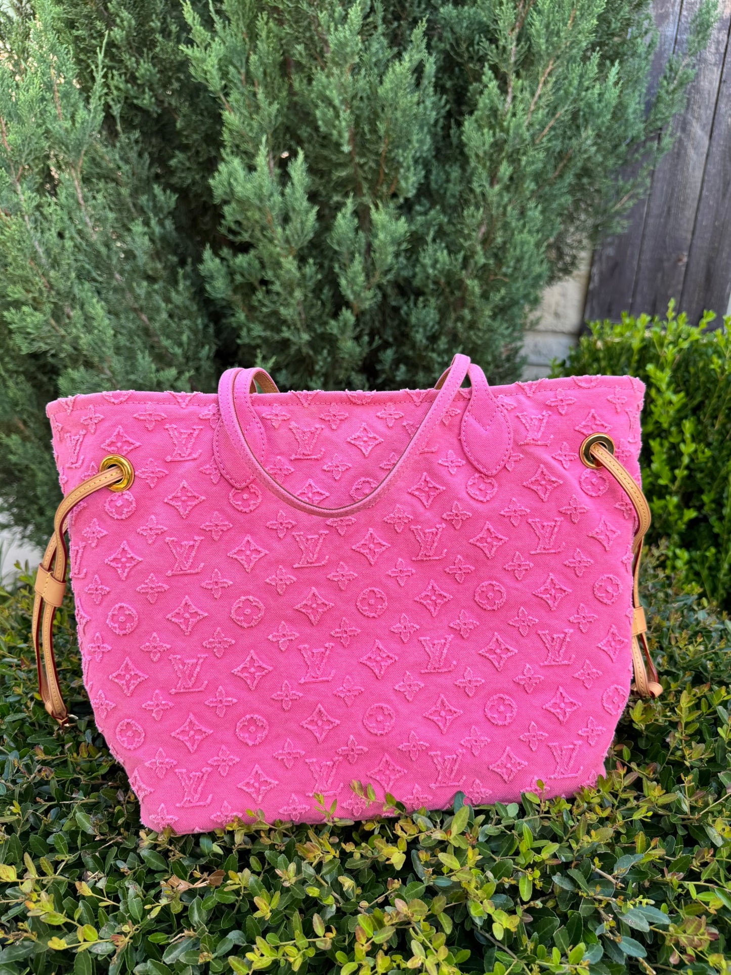 Louis Vuitton Neverfull MM in Pink Monogram Stone Washed Denim