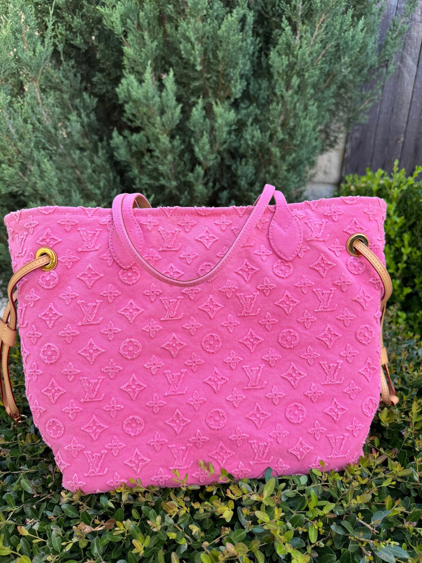 Louis Vuitton Neverfull MM in Pink Monogram Stone Washed Denim