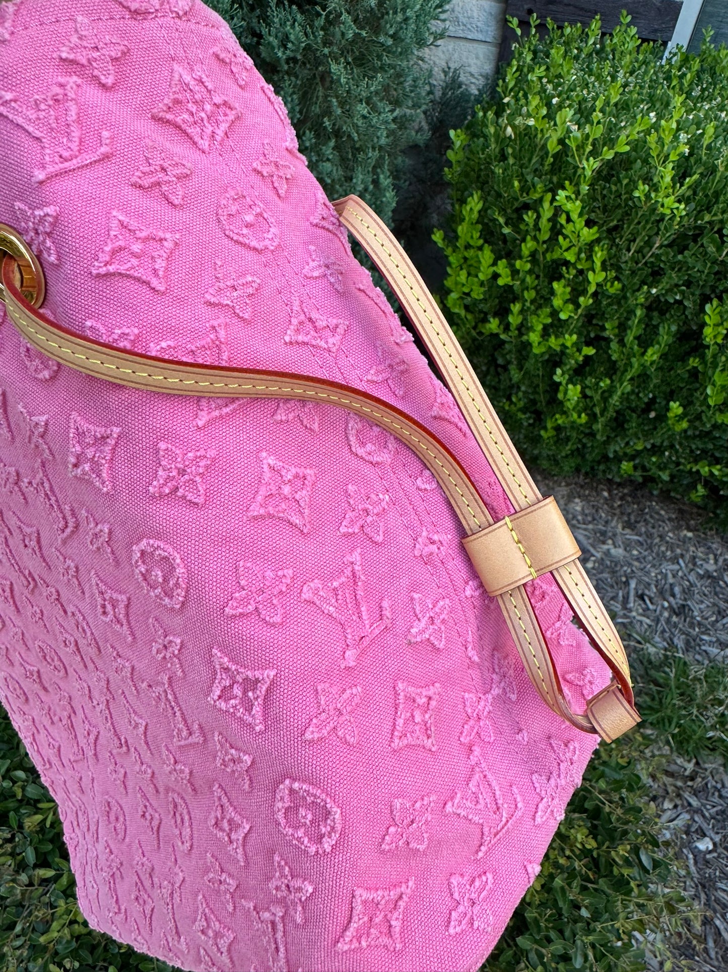 Louis Vuitton Neverfull MM in Pink Monogram Stone Washed Denim
