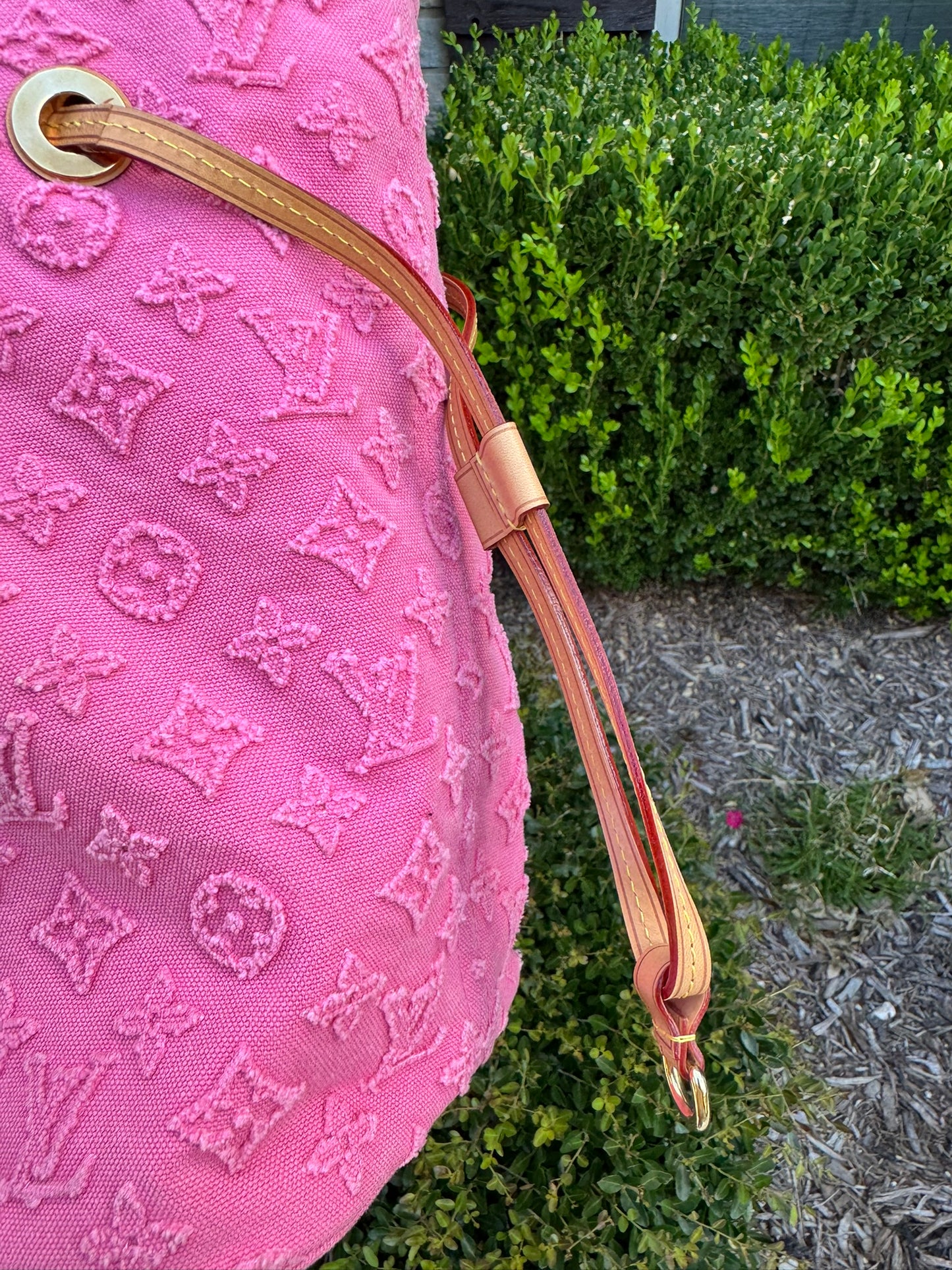 Louis Vuitton Neverfull MM in Pink Monogram Stone Washed Denim