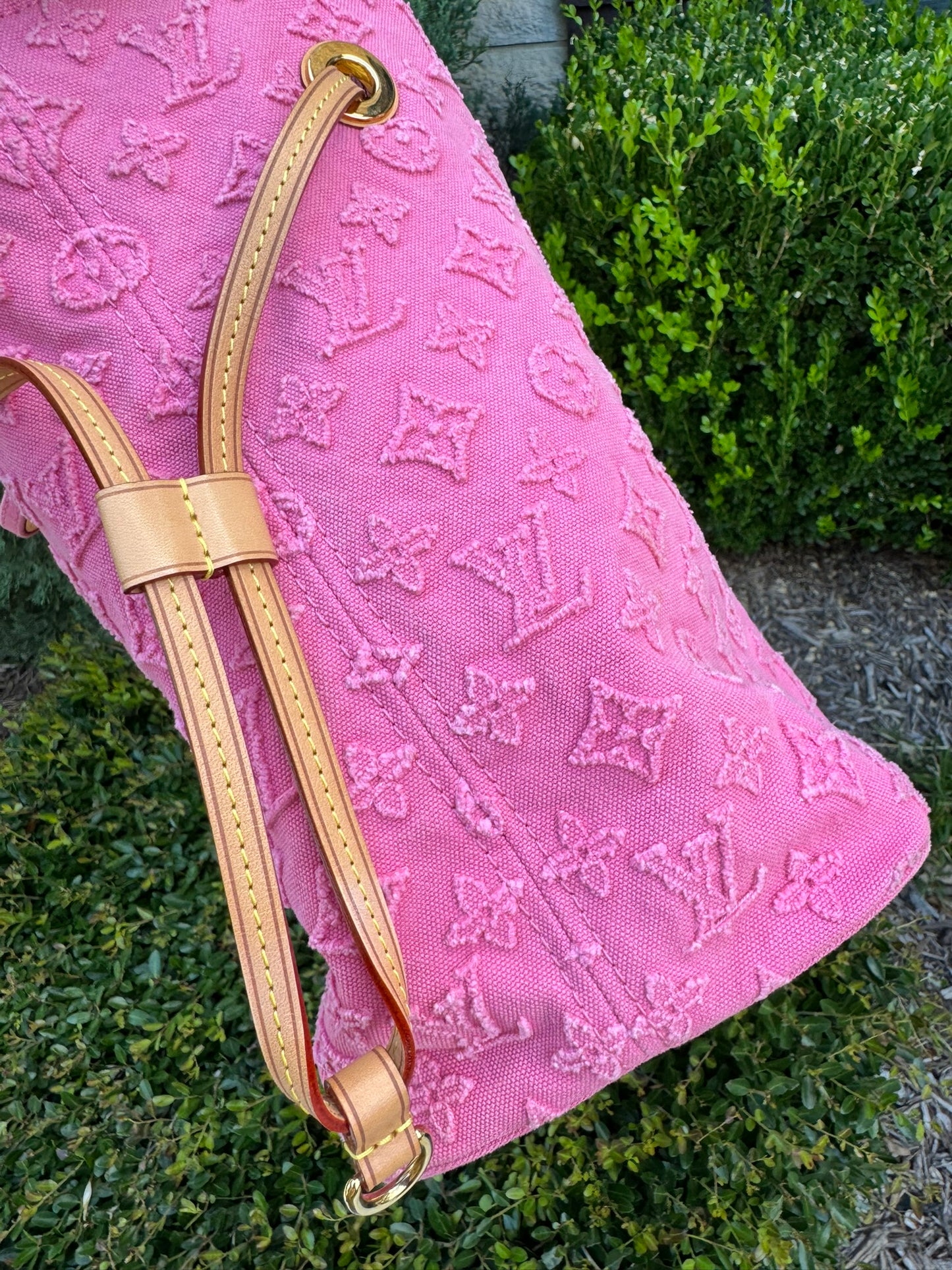 Louis Vuitton Neverfull MM in Pink Monogram Stone Washed Denim
