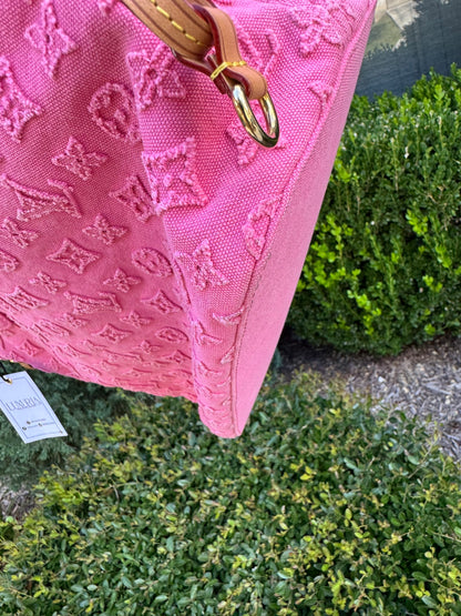 Louis Vuitton Neverfull MM in Pink Monogram Stone Washed Denim