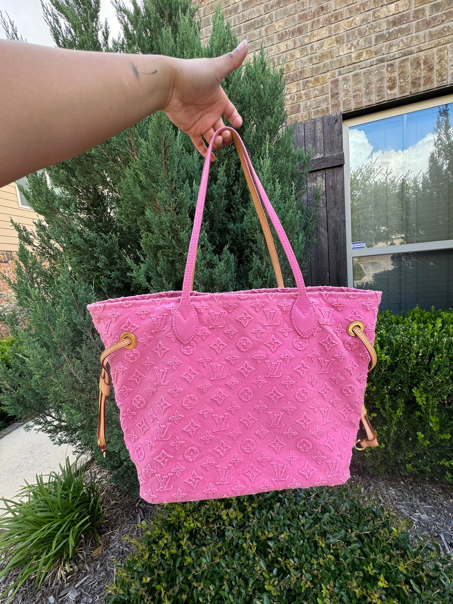 Louis Vuitton Neverfull MM in Pink Monogram Stone Washed Denim