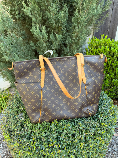 Louis Vuitton Totally GM in Monogram Canvas