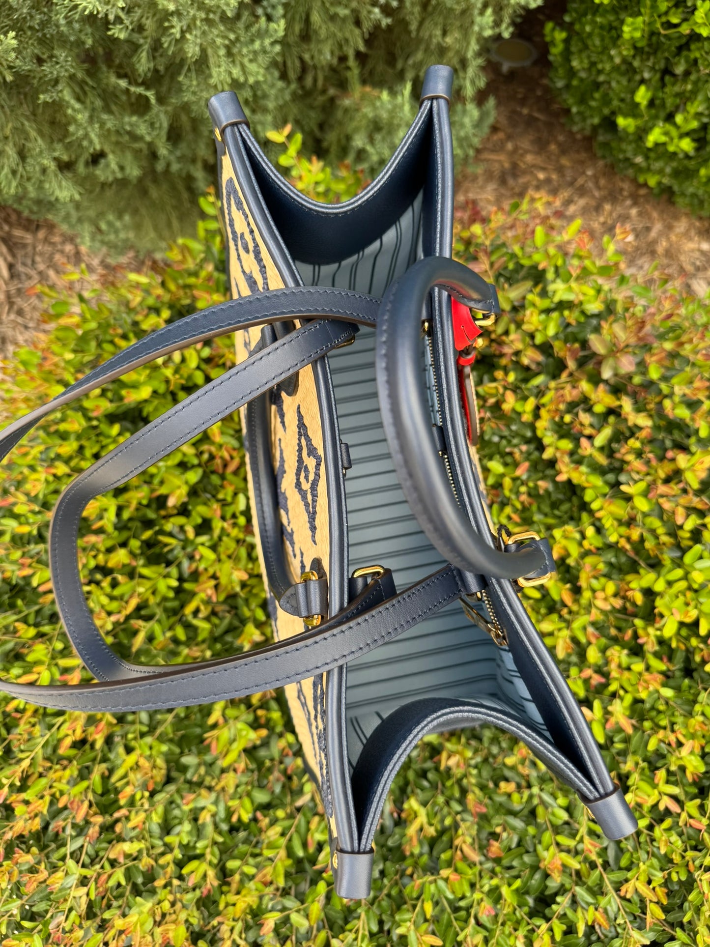 Louis Vuitton OnTheGo MM in Blue Raffia Canvas