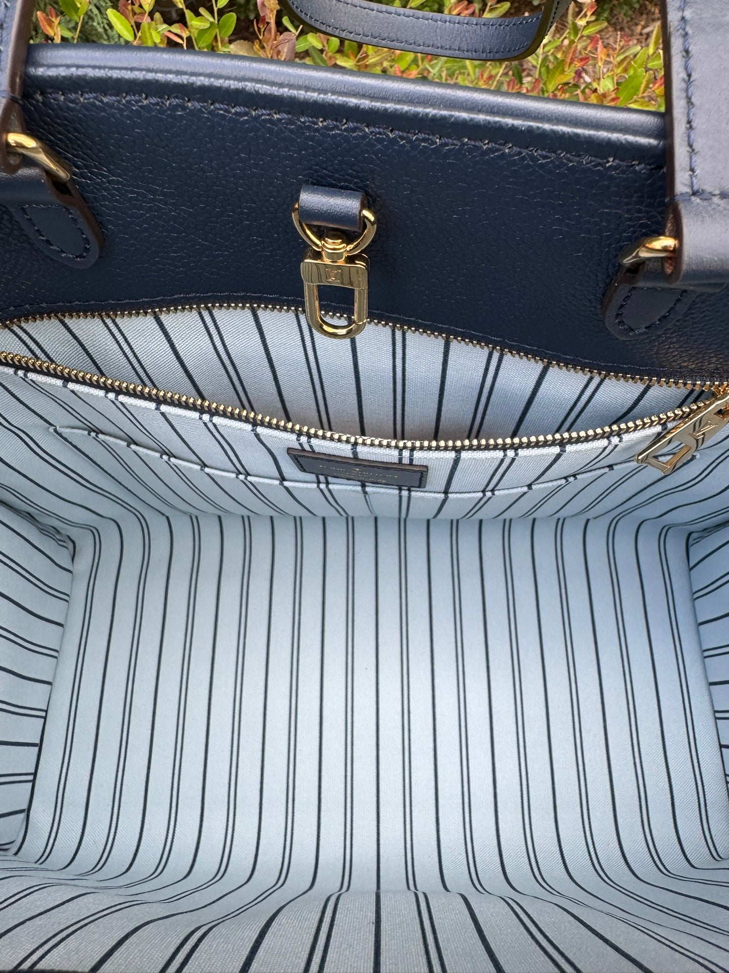 Louis Vuitton OnTheGo MM in Blue Raffia Canvas