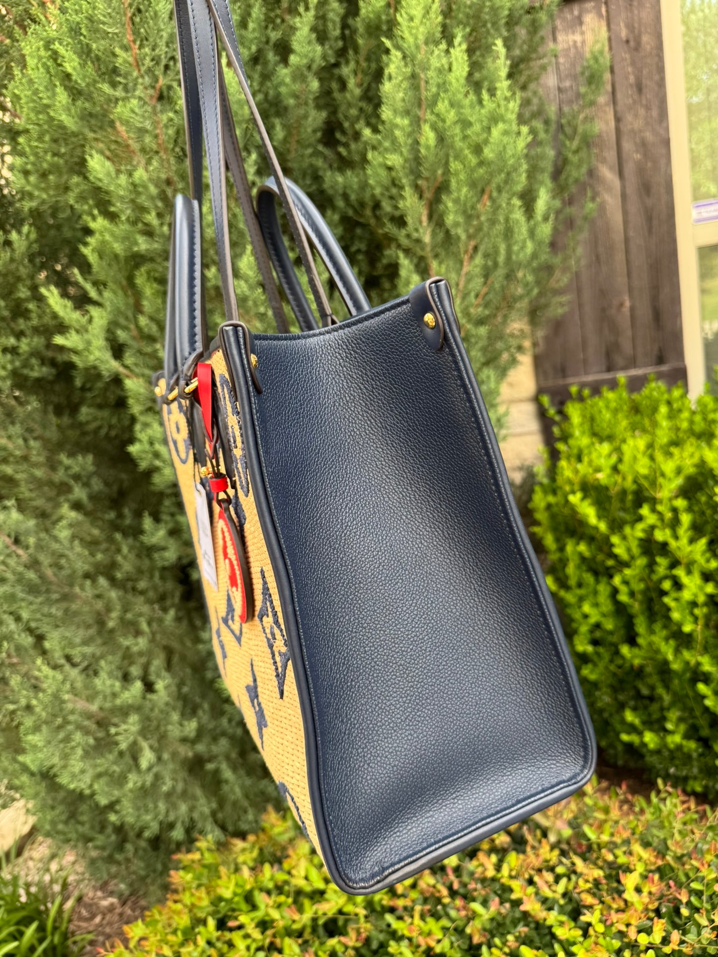 Louis Vuitton OnTheGo MM in Blue Raffia Canvas