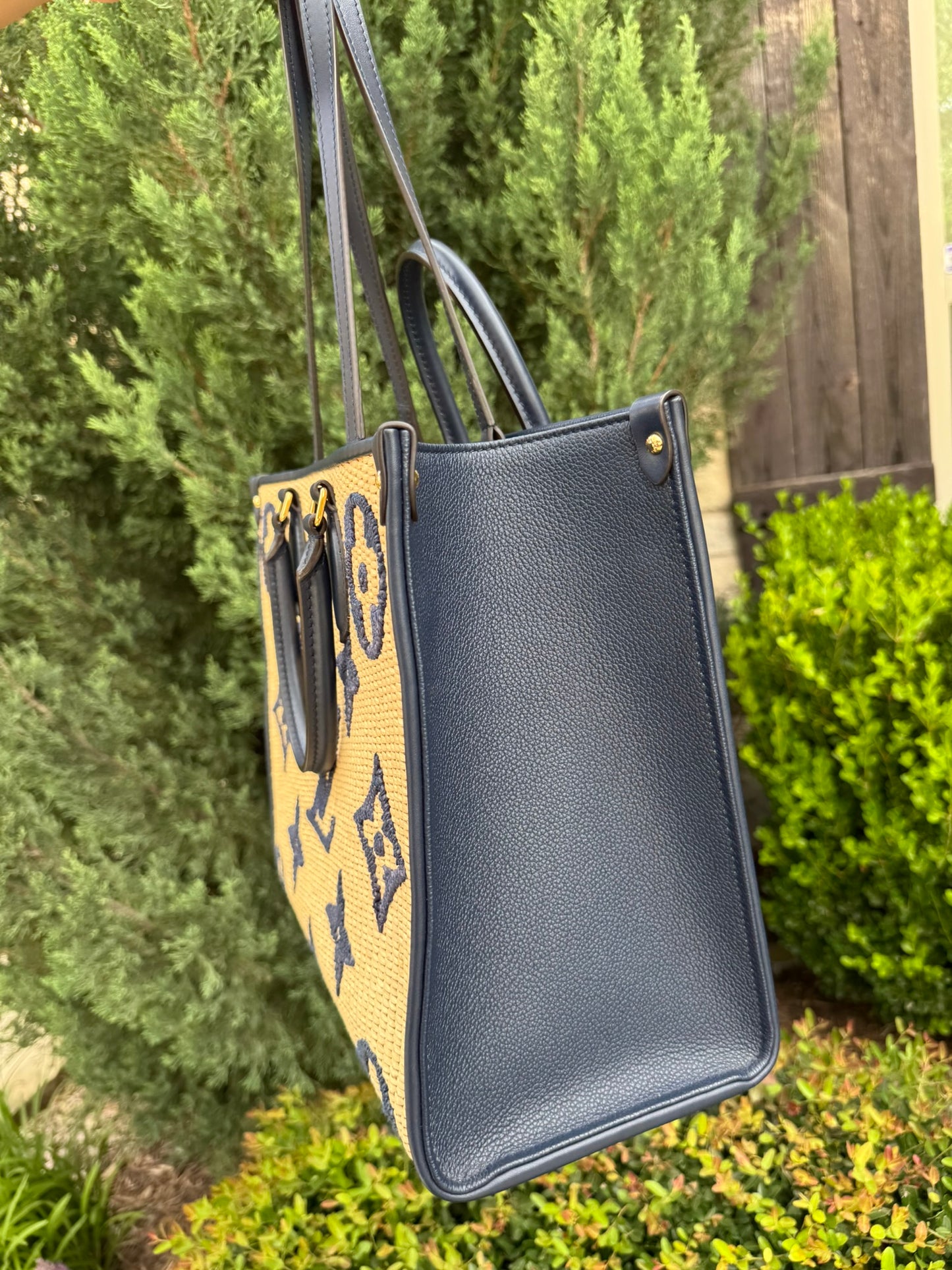 Louis Vuitton OnTheGo MM in Blue Raffia Canvas