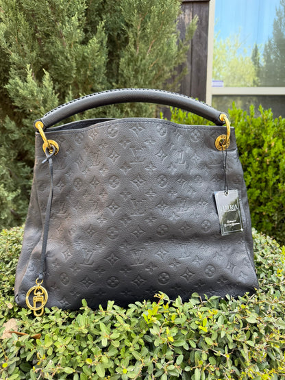 Louis Vuitton Artsy MM in Infini Empreinte Leather