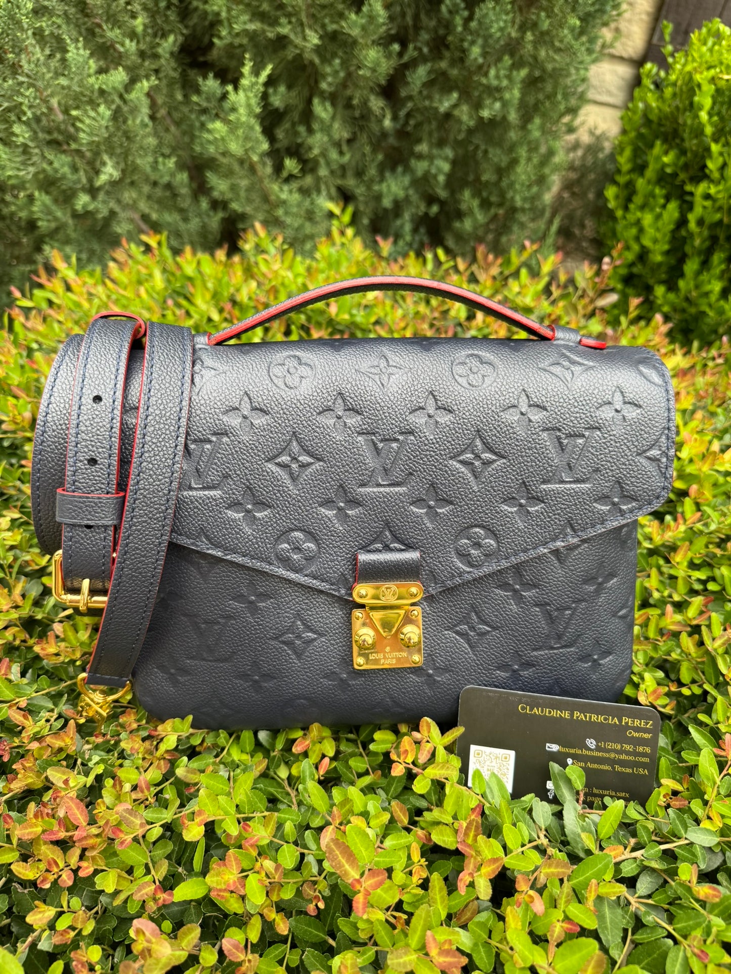 Louis Vuitton Pochette Métis in Marine Rouge Empreinte Leather