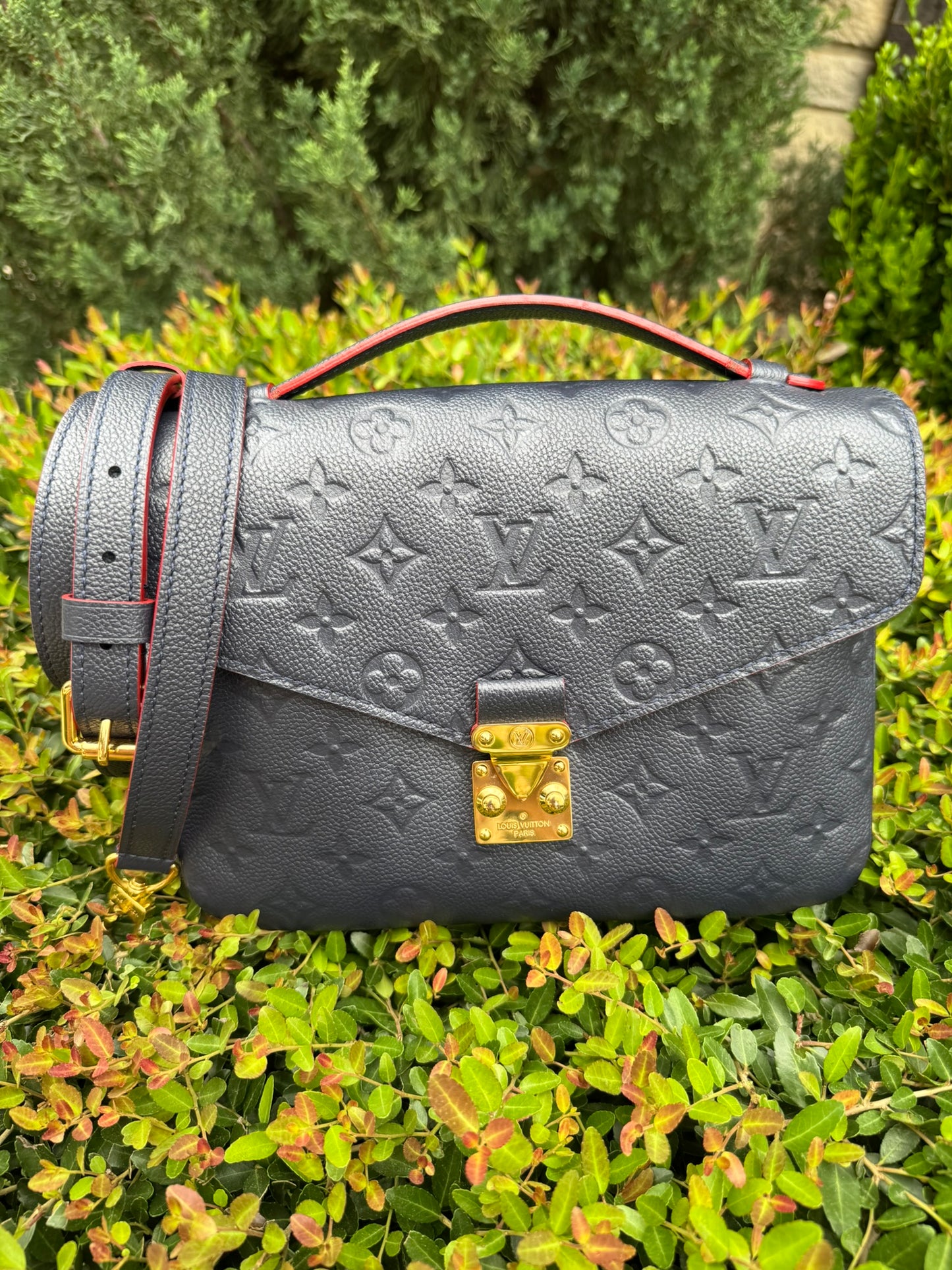 Louis Vuitton Pochette Métis in Marine Rouge Empreinte Leather