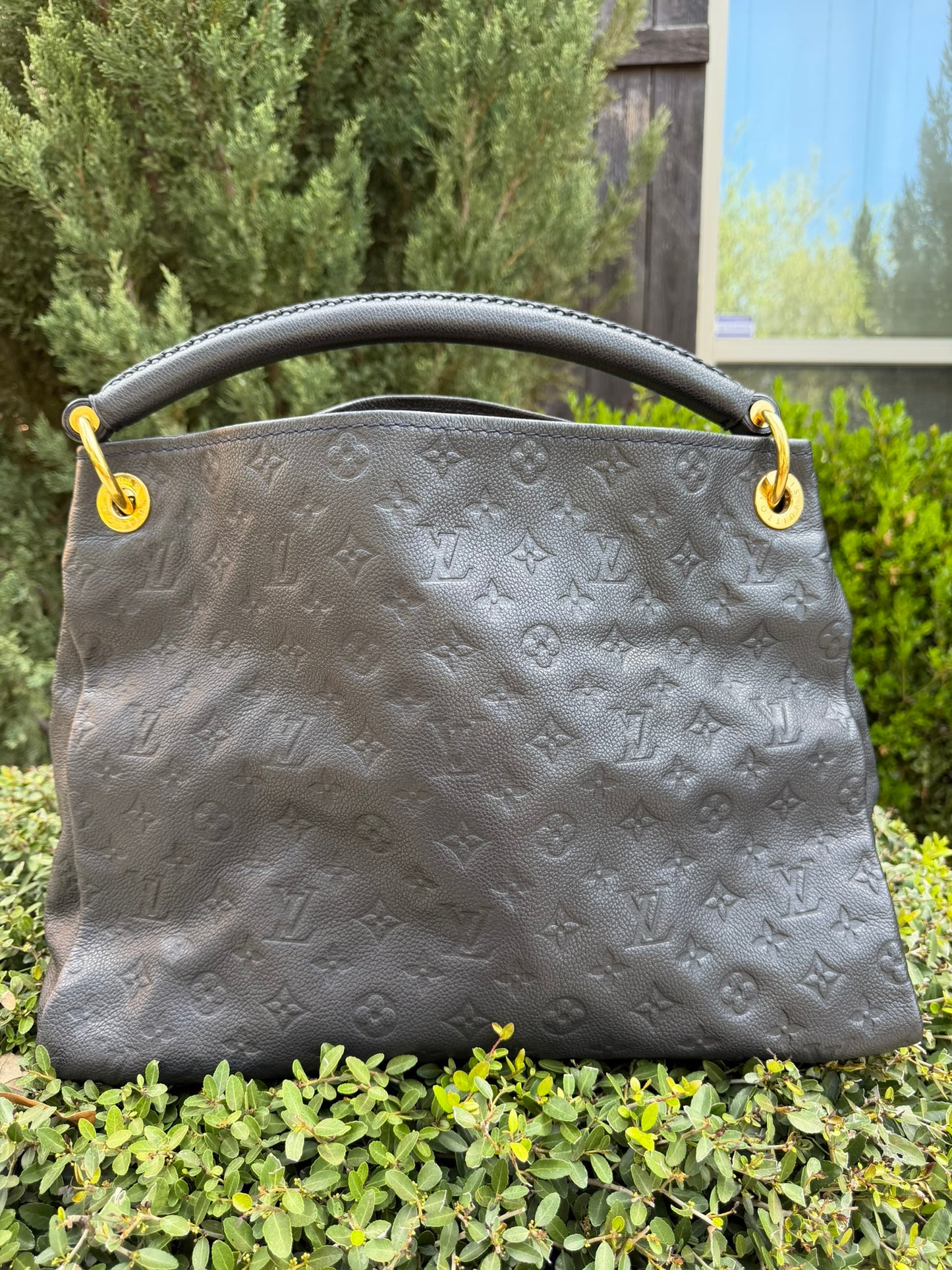 Louis Vuitton Artsy MM in Infini Empreinte Leather