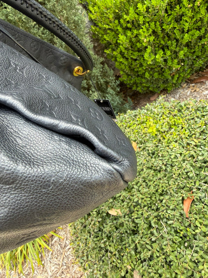 Louis Vuitton Artsy MM in Infini Empreinte Leather