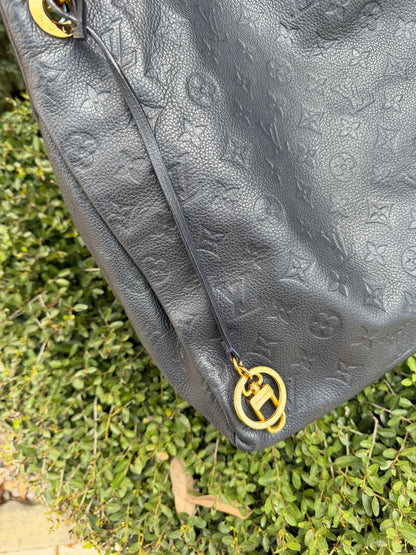 Louis Vuitton Artsy MM in Infini Empreinte Leather