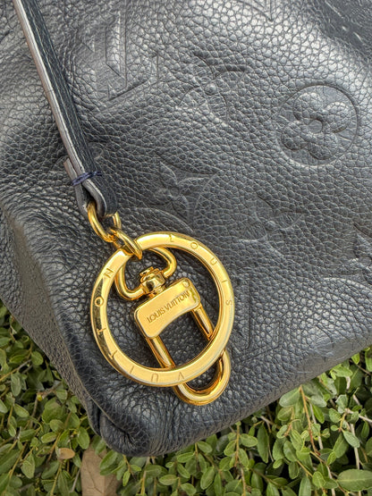 Louis Vuitton Artsy MM in Infini Empreinte Leather