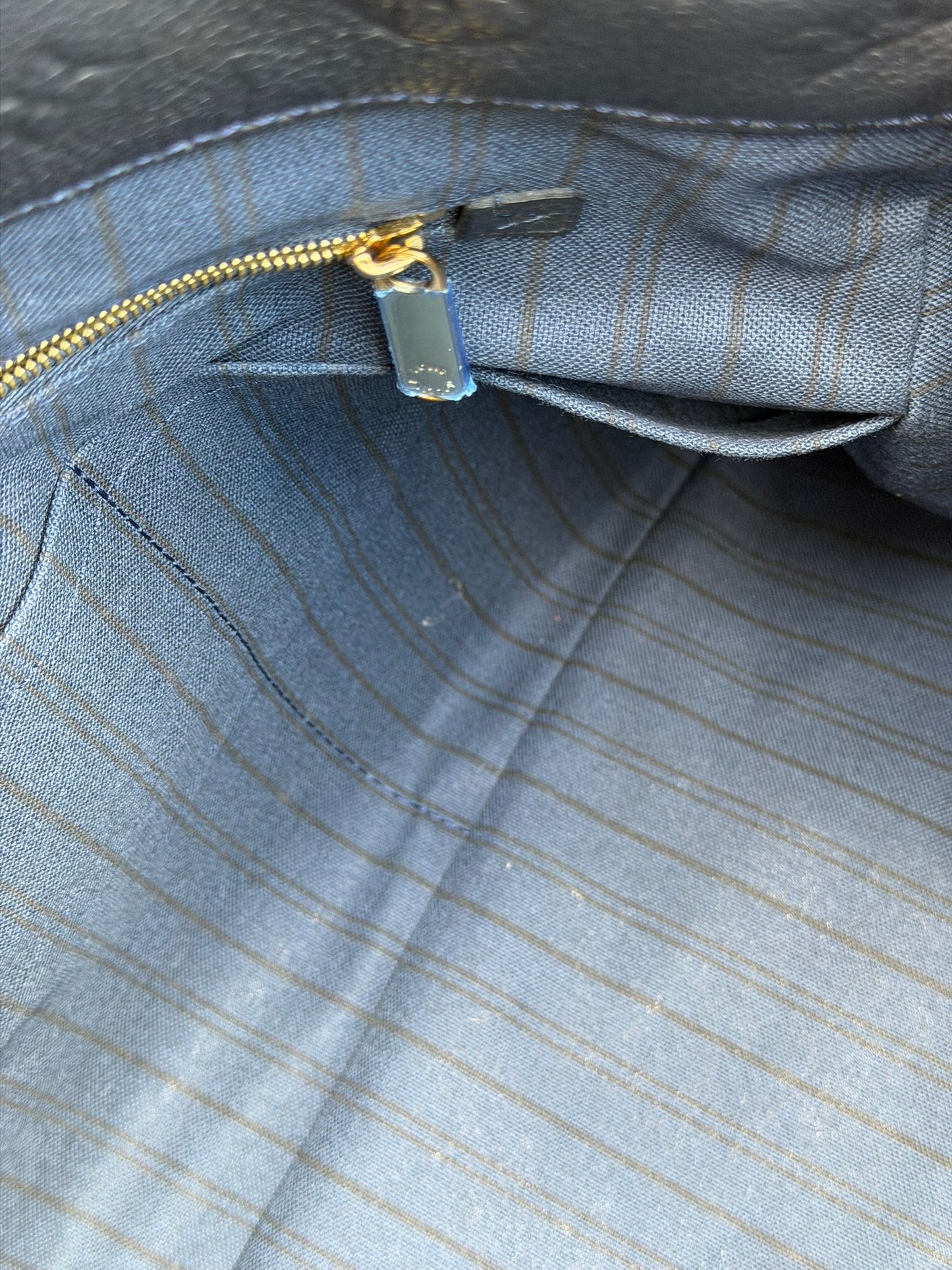 Louis Vuitton Artsy MM in Infini Empreinte Leather