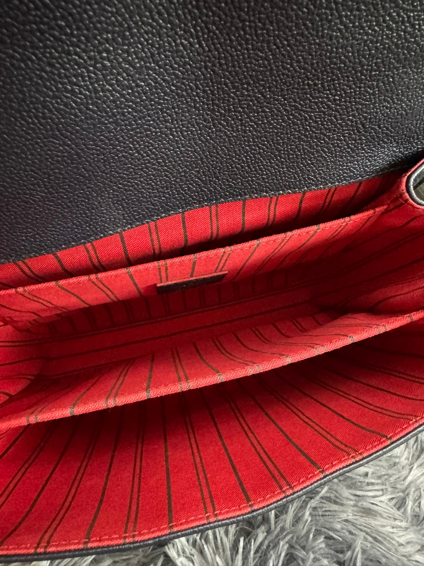 Louis Vuitton Pochette Métis in Marine Rouge Empreinte Leather