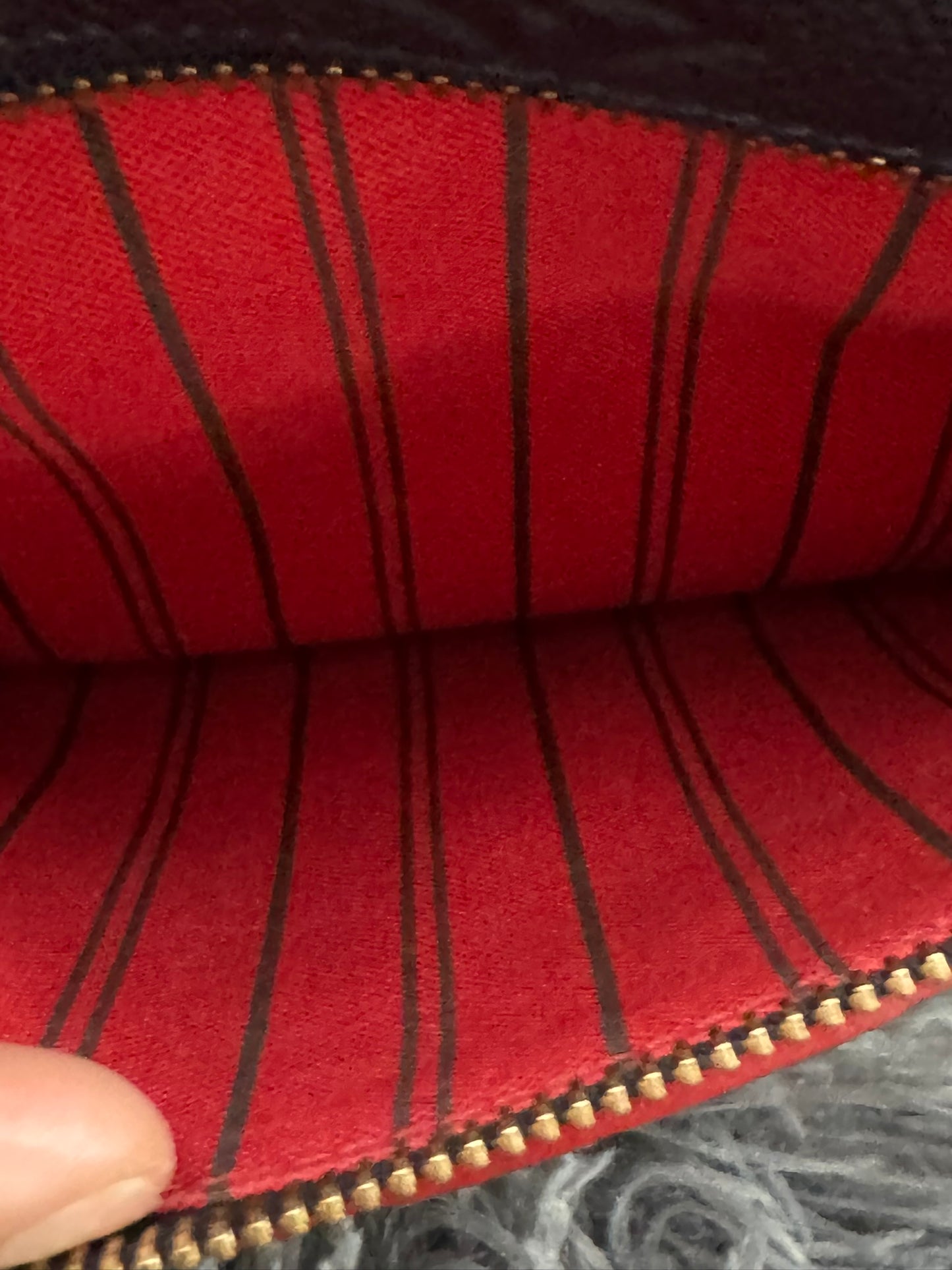 Louis Vuitton Pochette Métis in Marine Rouge Empreinte Leather