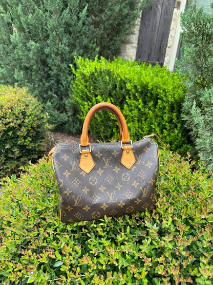 Louis Vuitton Speedy 25 in Monogram Canvas