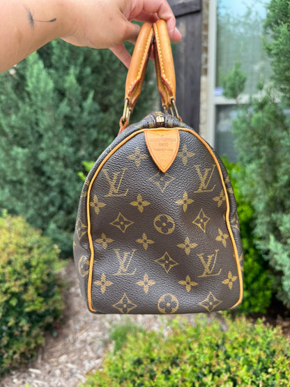 Louis Vuitton Speedy 25 in Monogram Canvas