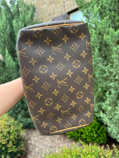 Louis Vuitton Speedy 25 in Monogram Canvas