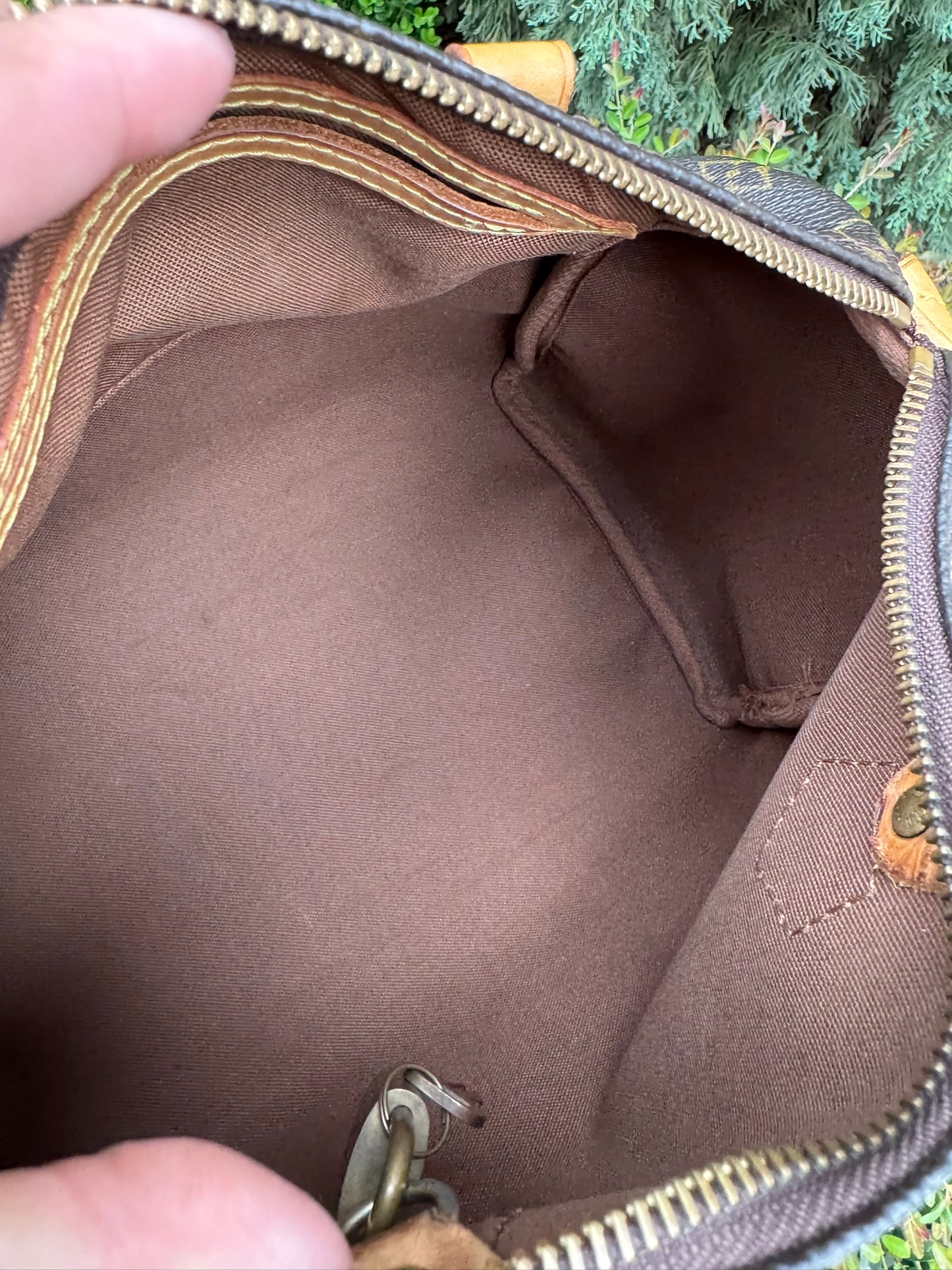 Louis Vuitton Speedy 25 in Monogram Canvas