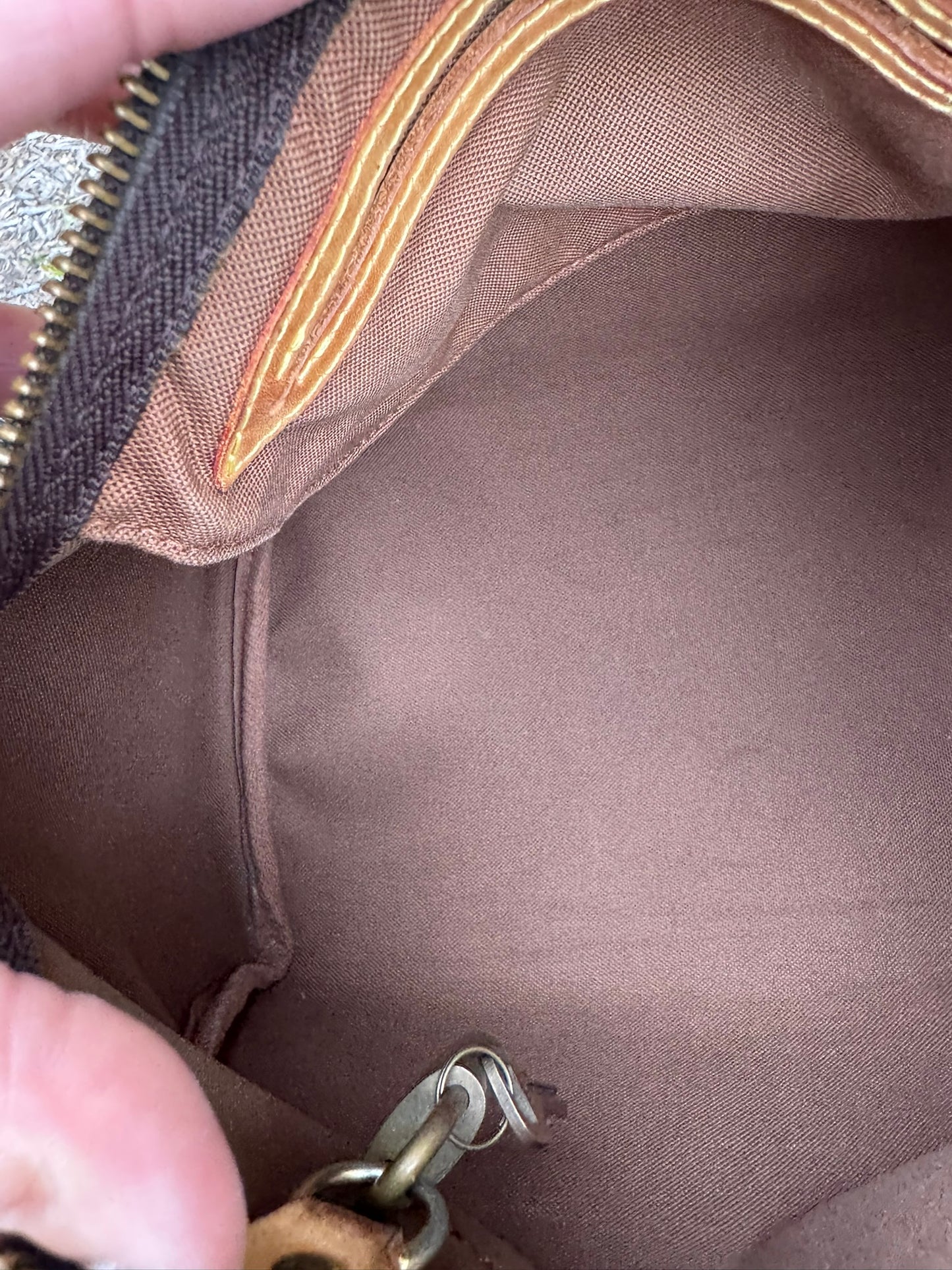 Louis Vuitton Speedy 25 in Monogram Canvas