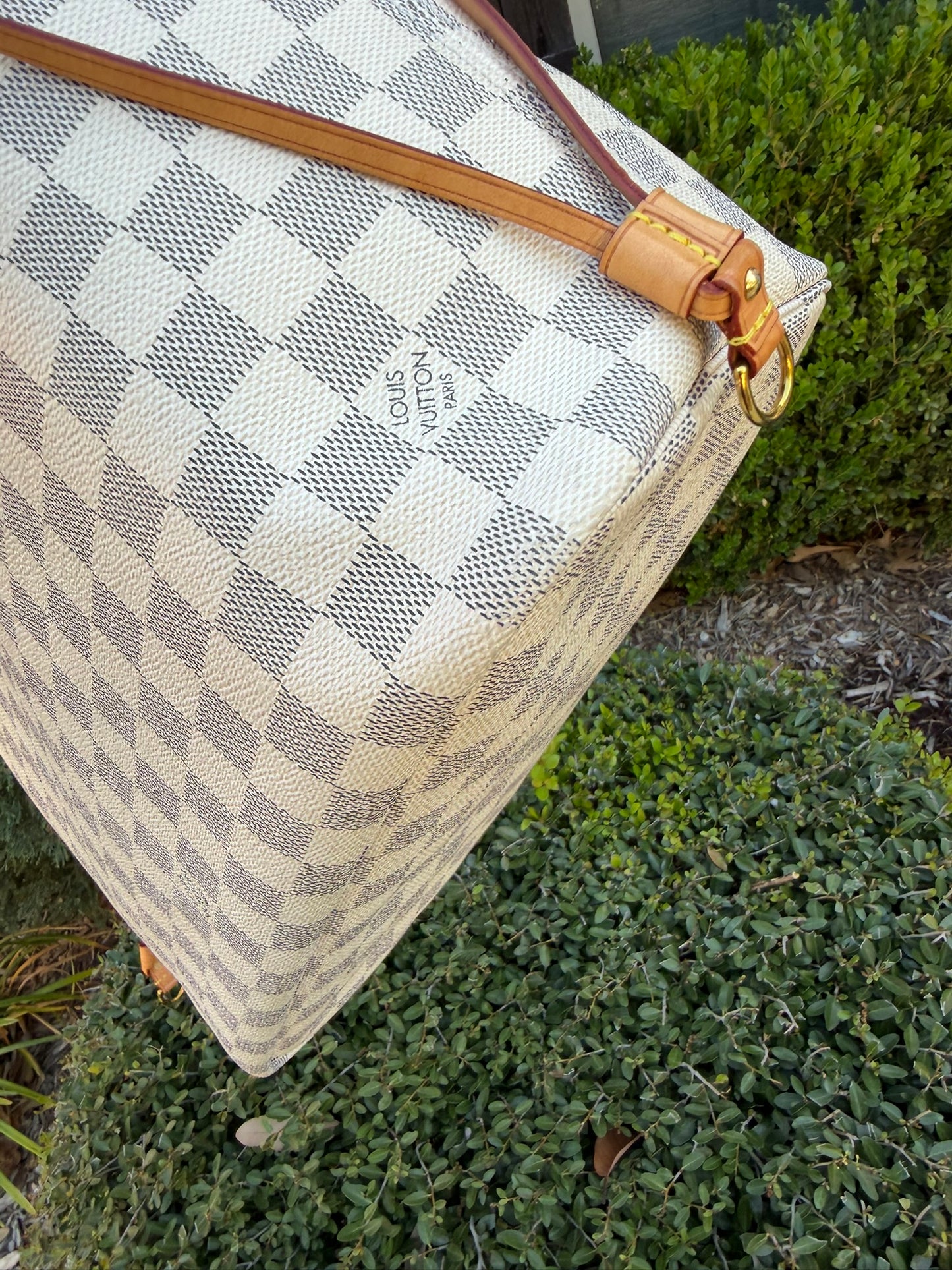 Louis Vuitton Neverfull MM – Damier Azur with Wristlet