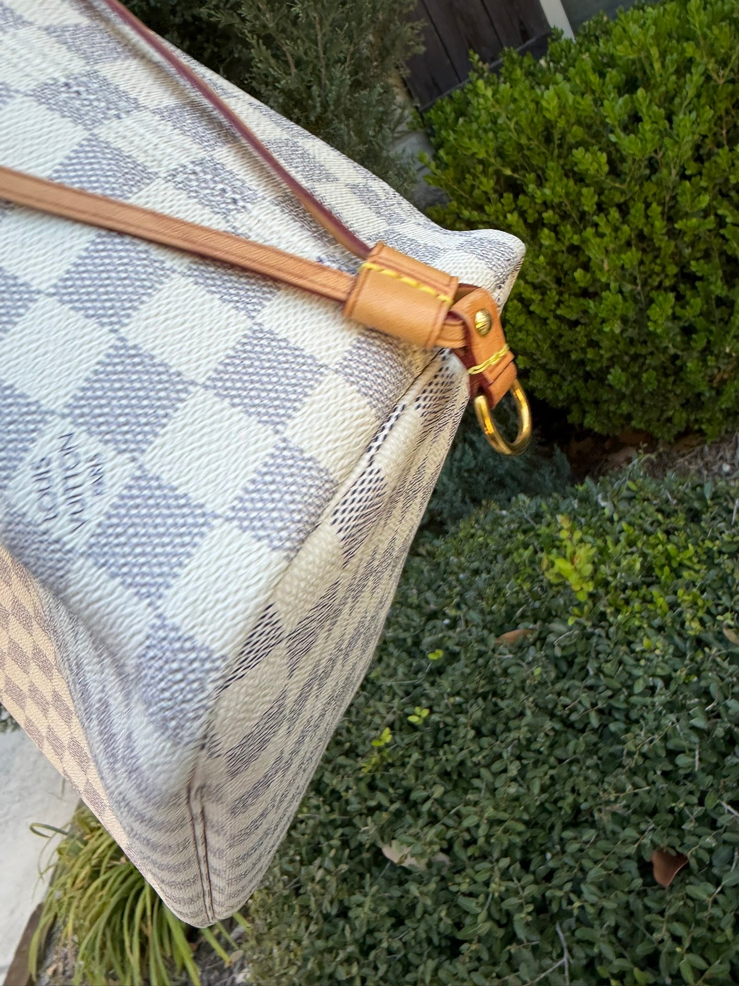 Louis Vuitton Neverfull MM – Damier Azur with Wristlet