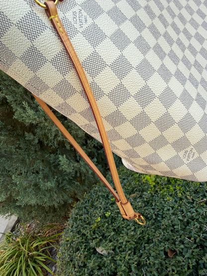 Louis Vuitton Neverfull MM – Damier Azur with Wristlet
