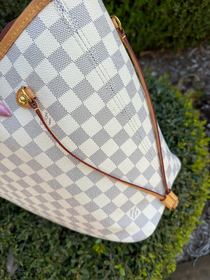 Louis Vuitton Neverfull MM – Damier Azur with Wristlet