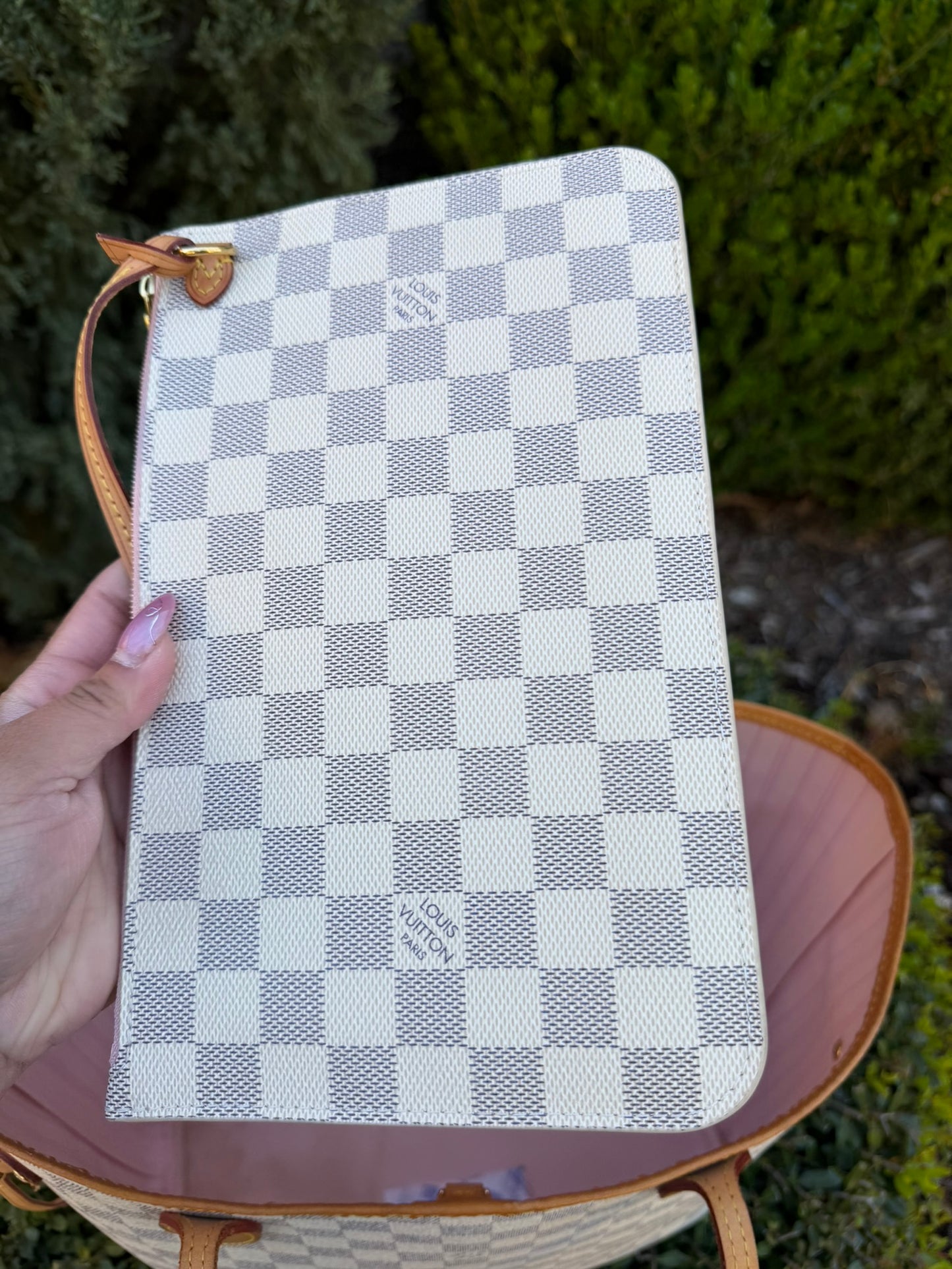 Louis Vuitton Neverfull MM – Damier Azur with Wristlet