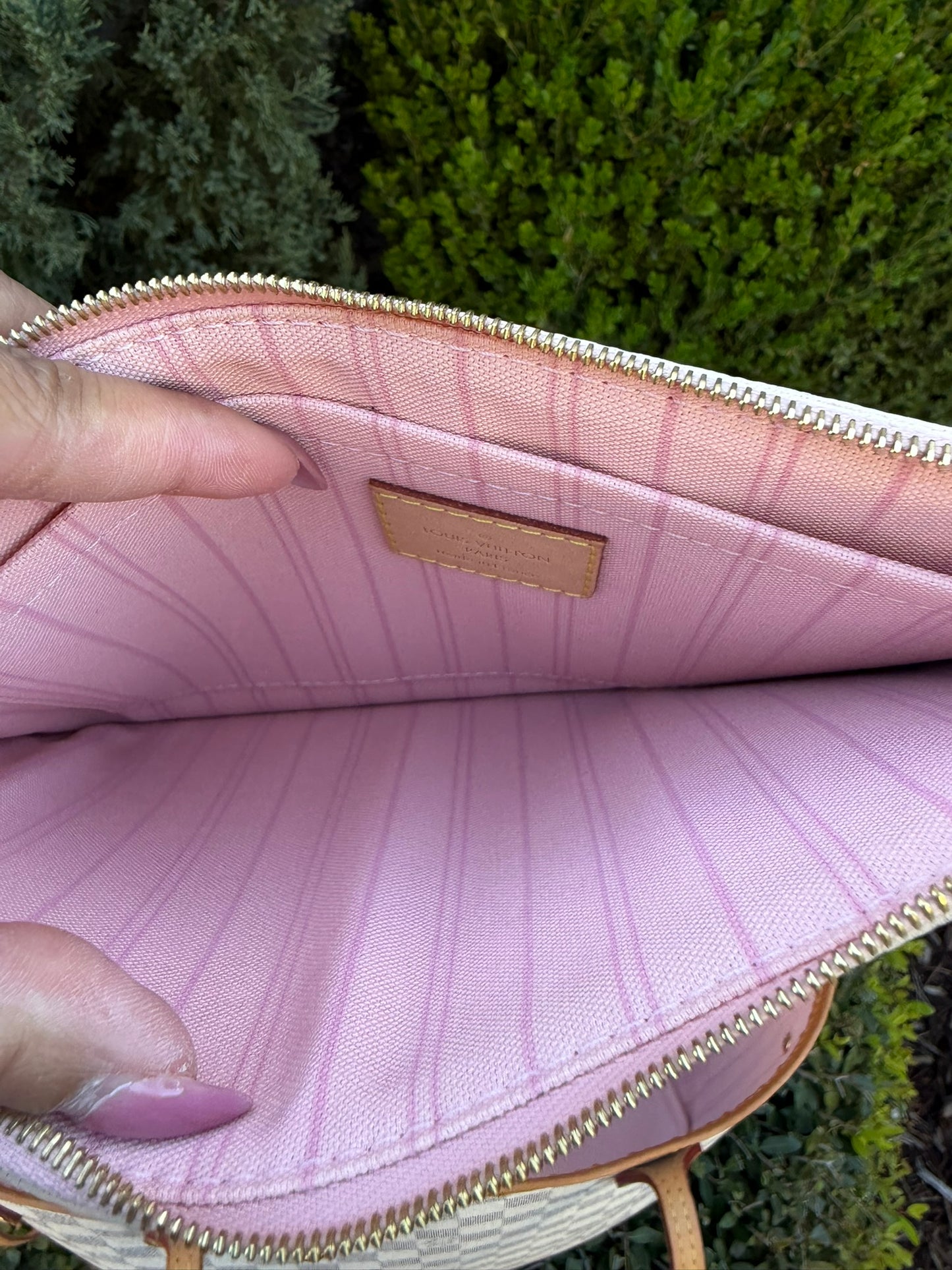 Louis Vuitton Neverfull MM – Damier Azur with Wristlet